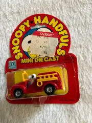 Snoopy Handfuls Mini Diecast Aviva Peanuts Car Vehicle Snoopy In Fire Engine