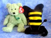 Ty Beanie Babies "Shamrock" Bear 2000 with Tag & Extra Bumble Bee Outfit & Cap