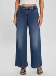 GUESS Blue Zoya Wide Leg Cropped Jeans in Mid Wash Size: 30, Spandex