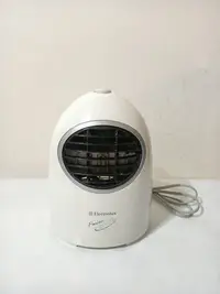 在飛比找Yahoo!奇摩拍賣優惠-伊萊克斯 Electrolux EEH 7010G 溫風電暖