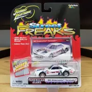 Johnny Lightning Street Freaks American Glory 1966 Oldsmobile Toronado 1:64