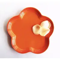 在飛比找蝦皮購物優惠-酷彩lecreuset花朵盤花瓣形陶瓷盤西餐牛排盤 草莓蛋糕