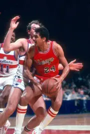 Reggie Theus of the Chicago Bulls Basketball 1980 Photo 4