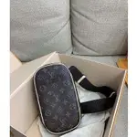 LOUIS VUITTON M51870 老花LV 經典款百搭精緻小牛皮 胸口包