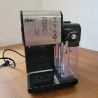 在飛比找蝦皮購物優惠-【二手】Oster 5+ 義式膠囊兩用 半自動咖啡機 經典銀