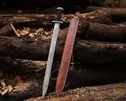 Hand Forged Damascus Steel Viking Sword Battle Ready Medieval Sword + Sheath.