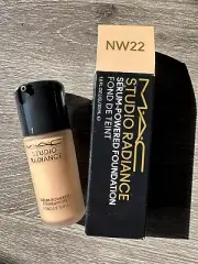 MAC Studio Radiance Serum-Powered Foundation 1 fl oz Full Size - NW22 - NEW