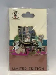 DEC Disney Employee Center Oliver and Company Dodger Tito Snow Globe Pin LE 250