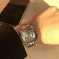 在飛比找蝦皮購物優惠-Hello Kitty 磁性錶帶鑽石手錶三麗鷗卡通手錶女士簡