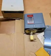 NEW IN BOX PENN - P67AA-1 - PRESSURE CONTROL - DPST 3-30 PSI - 120/240 V bmc 86