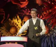 Kaiser Chief member Ricky Wilson accepts the award for Best Britis- Old Photo
