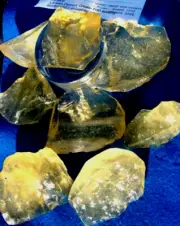 Libyan Desert Glass Meteorite Tektite impact specimen( 2500 ct)Medium Gem Lot#41
