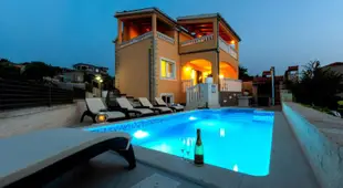 Seaside luxury villa with a swimming pool Razanj, Rogoznica - 17071