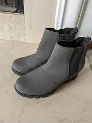SOREL JOAN OF ARCTIC WEDGE II CHELSEA BOOTIES sz Youth 5 Quarry Gray