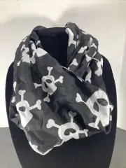 NEW~Skull & Crossbones/Halloween Black & White Infinity Scarf
