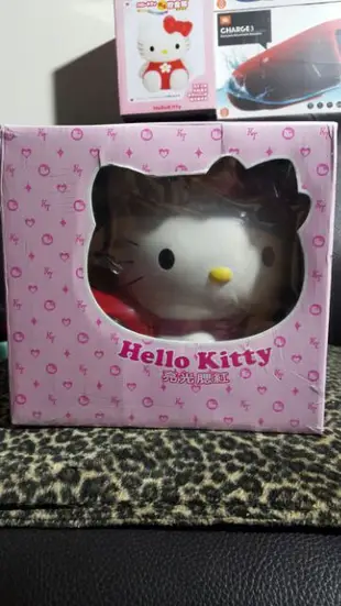 三麗鷗 正版 Hello kitty 凱蒂貓 側坐 抱蘋果 鬧鐘 時鐘