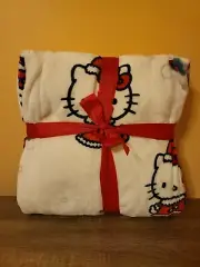 NWT Hello Kitty Christmas Themed Plush Blanket Twin Size