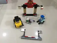 在飛比找Yahoo!奇摩拍賣優惠-LEGO 8206 樂高 絕版 Cars 汽車總動員2  東