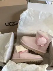 Ugg NIB Pink Mini Bailey II Cactus Flower Boots Girls 7(FI)