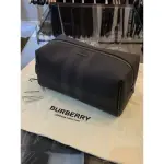 BURBERRY 經典黑色格紋設計 簡單好看 男生 男款 寬版手拿包 預購