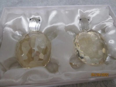 Oleg Cassini Set Of 2 Pale Amber Turtles New In Box