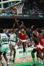 Antoine Carr Atlanta Hawks shoots a layup v Reggie Lewis and Rober- Old Photo