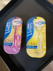 Gillette Venus & Olay Moisture Bars, and Sugarberry Scent 1 Razor 5 Blade 2 PACK