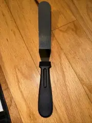 Black Handle Offset Icing Spatula