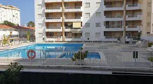 ADOSADO EN URB CON PISCINA A 200 METROS DE PLAYA