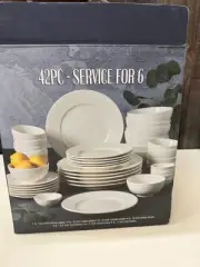 Inspiration By Denmark Amelia 41 Pieces Modern Dinner Plate & Bowl Set White