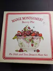 GOLDEN RABBIT ENAMELWARE BERRY PIE DESSERT SET ART WORK BY MARY LAKE THOMPSON