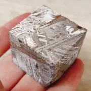 242g Aletai iron meteorite Cube