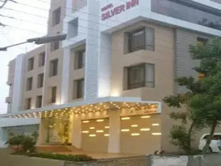 銀色旅館飯店