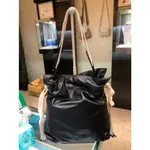 (新貨到)LOEWE-黑色全皮綁帶BOLSO FLAMENCO FLAP WEBBING背包-051712