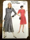 ~VINTAGE EASY VOGUE PATTERNS 7827 - MISSES' DRESS - Uncut - Sizes 14-16 - 1990~