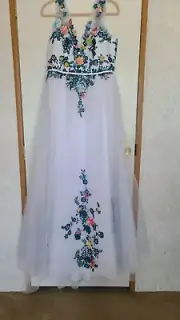Boho Floral wedding dress size 16 Brand New Flower Embroidered From Switzerland