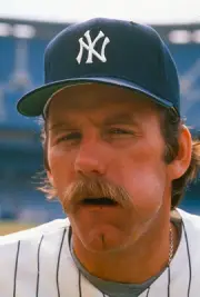 Pitcher Sparky Lyle New York Yankees chews on chewing tobacco bef- 1976 Photo 2