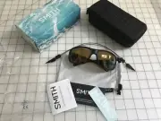 Smith Castaway Sunglasses Matte Black Gold ChromaPop Glass polarized bronze Mir
