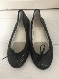 在飛比找Yahoo!奇摩拍賣優惠-英國貴族French sole黑色手編織芭蕾舞鞋，尺寸38.