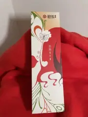 Yunhong Red & White Chopsticks NWT In Box W Rests