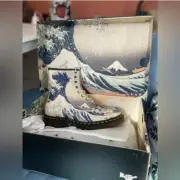 Dr. Martens 1460 Women 7 / Men 6 - Limited Edition "The Met"
