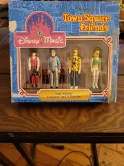 Disney World Magic Town Square Friends Tour Guide Engineer And 2 Tourists