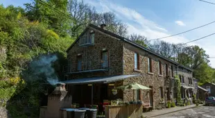 Lovely Holiday Home in Marcourt with Roofed Terrace Garden