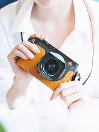 在飛比找Yahoo!奇摩拍賣優惠-相機保護套 手工原創 真皮徠卡Q3保護套Leica Q3相機