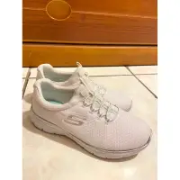 在飛比找蝦皮購物優惠-Skechers wide fit 記憶鞋墊白布鞋