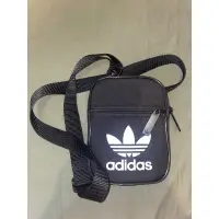 在飛比找蝦皮購物優惠-愛迪達 三葉草腰包 Adidas 包包 側背小包 腰包 肩背