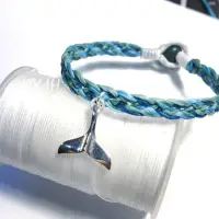 在飛比找蝦皮購物優惠-藍綠色鯨豚尾巴銀飾 | 手編手繩 | 手編腳繩 | 衝浪繩 
