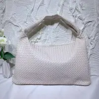 在飛比找Yahoo!奇摩拍賣優惠-編織超大號餃子包手提包單肩包新月包女包編織包高級感精致和尚包