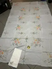 Vintage Embroidered Linen Tablecloth 72x108 with 13-Pc Napkin Set Floral Design