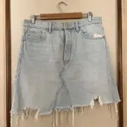 NWT We the FREE PEOPLE ‘Tidal Wave’ Light wash Jean Skirt Raw Edge Button Sz 31